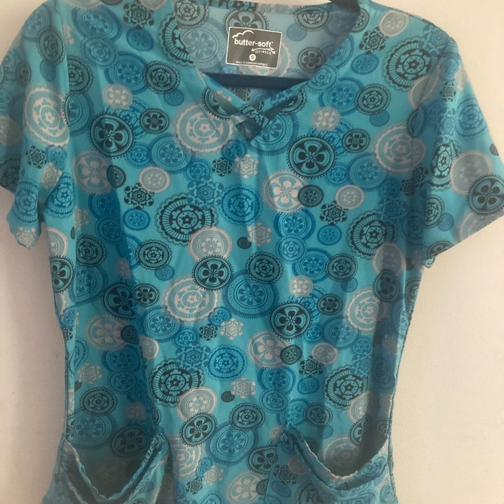 UA Butter-Soft STRETCH Criss Cross Scrub Top